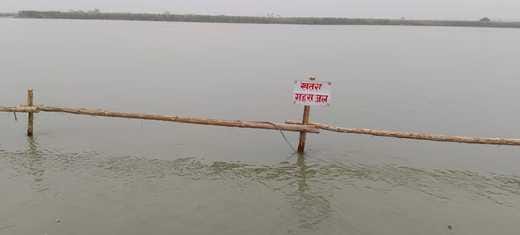 मखदुमपुर मेले में घाट बनाने में लगी मशीन स्रोत संवाद मखदुमपुर मेले में घाट बनाने में लगी मशीन स्रोत संवाद
