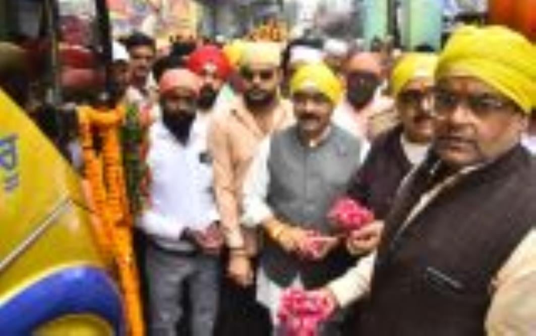 नाका गुरूद्धारा में गुरु गोविंद सिंह महाराज एवं माता साहिब कौर के पवित्र जोड़ा साहब (चरण पादुका