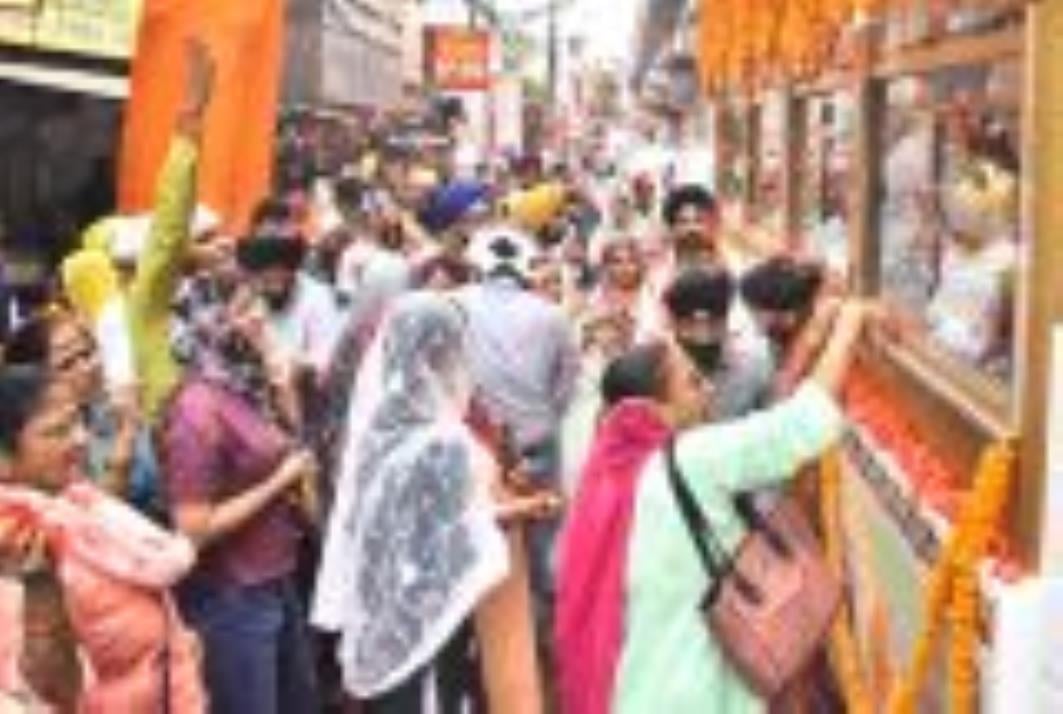 नाका गुरूद्धारा में गुरु गोविंद सिंह महाराज एवं माता साहिब कौर के पवित्र जोड़ा साहब (चरण पादुका