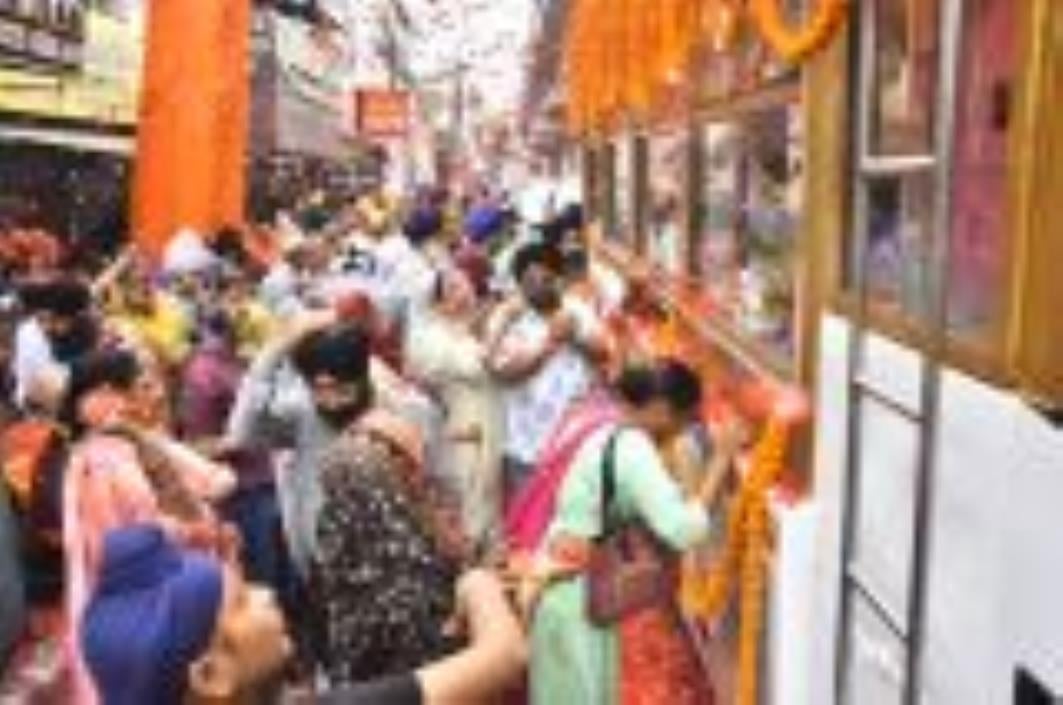 नाका गुरूद्धारा में गुरु गोविंद सिंह महाराज एवं माता साहिब कौर के पवित्र जोड़ा साहब (चरण पादुका