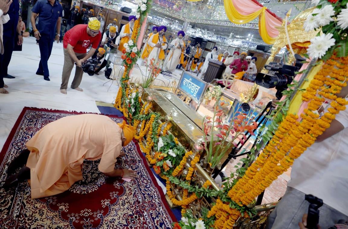 नाका गुरूद्धारा में गुरु गोविंद सिंह महाराज एवं माता साहिब कौर के पवित्र जोड़ा साहब (चरण पादुका