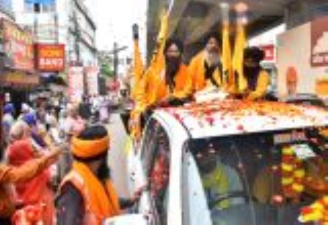 नाका गुरूद्धारा में गुरु गोविंद सिंह महाराज एवं माता साहिब कौर के पवित्र जोड़ा साहब (चरण पादुका
