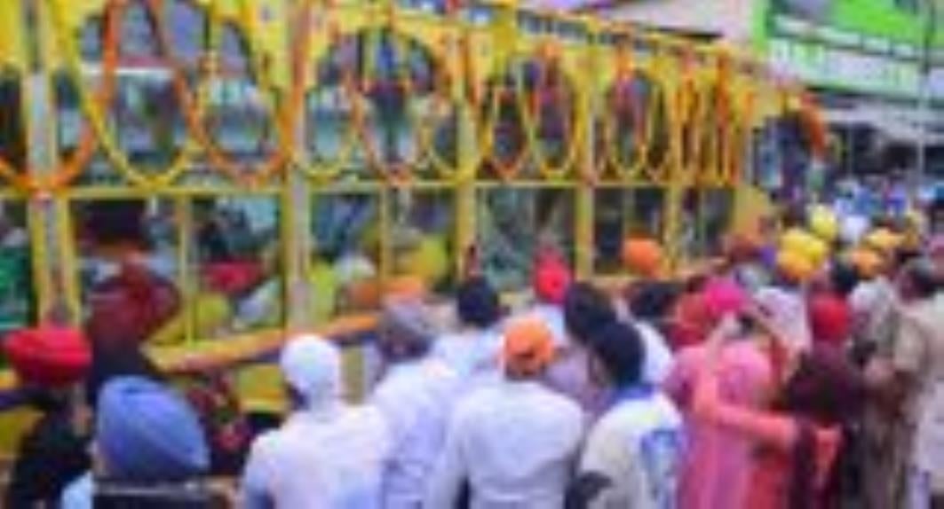 नाका गुरूद्धारा में गुरु गोविंद सिंह महाराज एवं माता साहिब कौर के पवित्र जोड़ा साहब (चरण पादुका