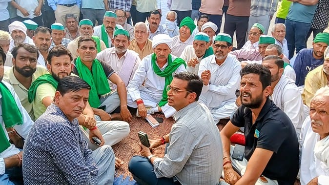 सडक किनारे खंभा लगने के विरोध में भाकियू कार्यकर्ता अधिशासी अभियंता विद्युत निगम के कार्यालय के सडक किनारे खंभा लगने के विरोध में भाकियू कार्यकर्ता अधिशासी अभियंता विद्युत निगम के कार्यालय के