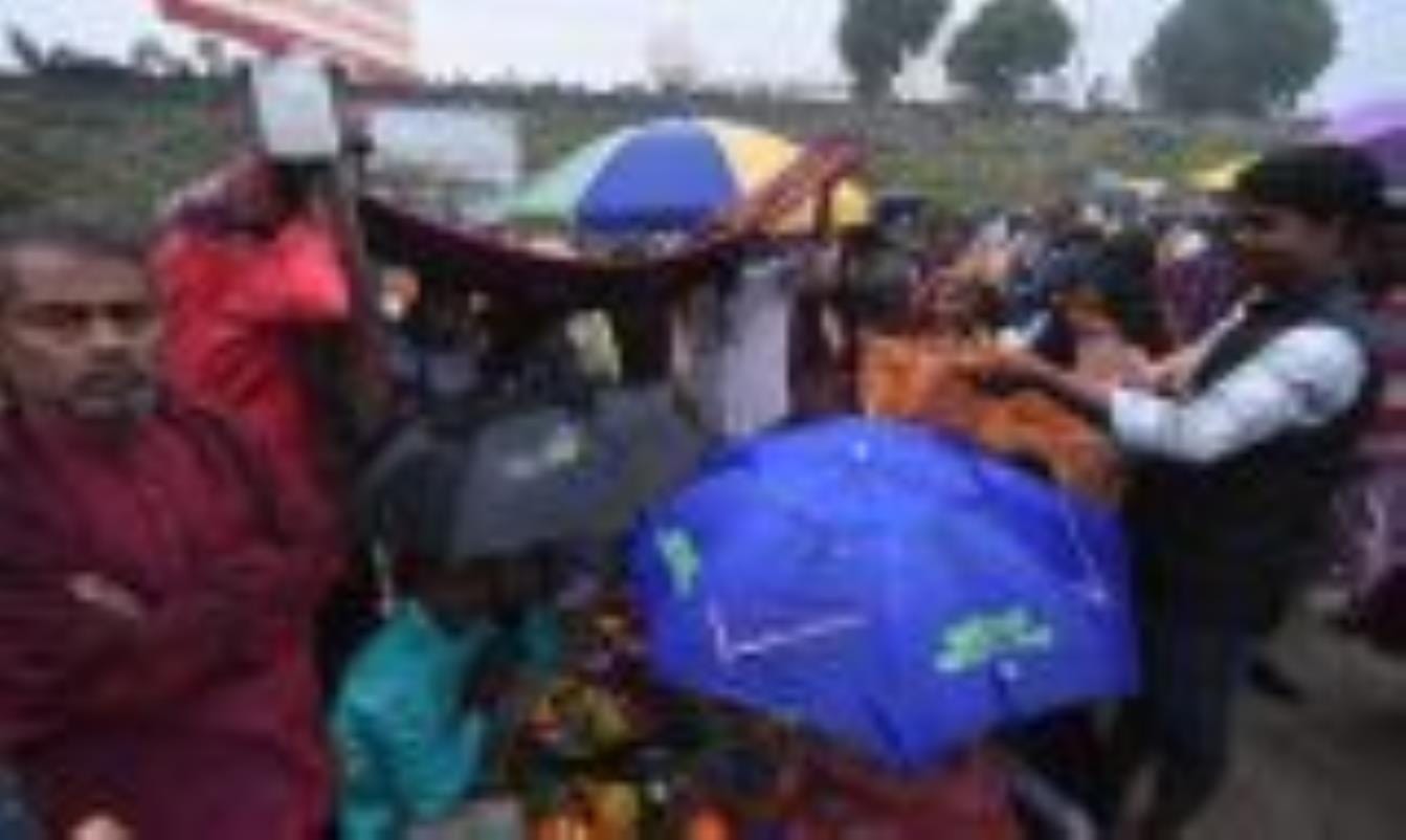 सोमवार को लखनऊ में हुई बारिश का नजारा। सोमवार को लखनऊ में हुई बारिश का नजारा।