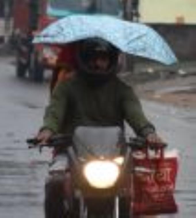 सोमवार को लखनऊ में हुई बारिश का नजारा। सोमवार को लखनऊ में हुई बारिश का नजारा।