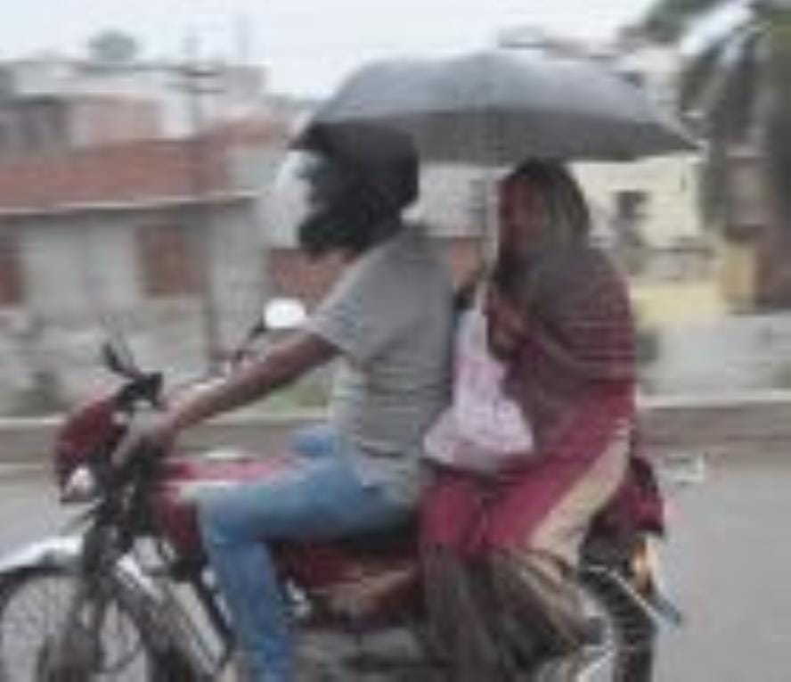 सोमवार को लखनऊ में हुई बारिश का नजारा। सोमवार को लखनऊ में हुई बारिश का नजारा।