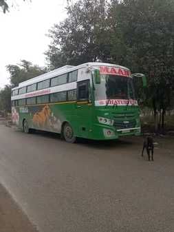 फोटो- 10 स्लीपर बस के केबिन से नदारद फायर एक्सटिंग्विशर। संवाद फोटो- 10 स्लीपर बस के केबिन से नदारद फायर एक्सटिंग्विशर। संवाद