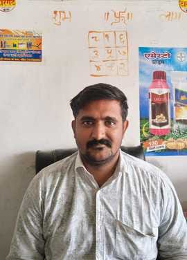 फोटो -14 मोहम्मदाबाद मंडी में आढ़त पर होती धान की तौल। संवाद फोटो -14 मोहम्मदाबाद मंडी में आढ़त पर होती धान की तौल। संवाद