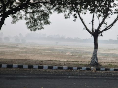 फोटो 23: सोनीपत में सहकारी चीनी मिल के साथ कामी रोड किनारे पड़े कूड़े से उठता धुआं। स्रोत: पाठक फोटो 23: सोनीपत में सहकारी चीनी मिल के साथ कामी रोड किनारे पड़े कूड़े से उठता धुआं। स्रोत: पाठक