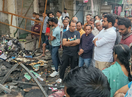 फोटो: 32 : हरियाणा जनरल स्टोर में लगी भीषण आग। स्रोत पाठक फोटो: 32 : हरियाणा जनरल स्टोर में लगी भीषण आग। स्रोत पाठक