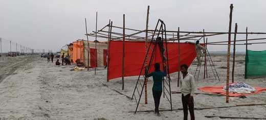 गंगा की रेती में बसने लगा तंबुओं का शहर स्रोत संवाद गंगा की रेती में बसने लगा तंबुओं का शहर स्रोत संवाद
