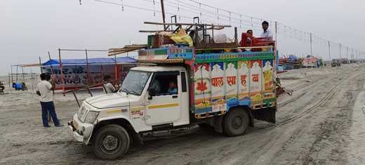 गंगा की रेती में बसने लगा तंबुओं का शहर स्रोत संवाद गंगा की रेती में बसने लगा तंबुओं का शहर स्रोत संवाद