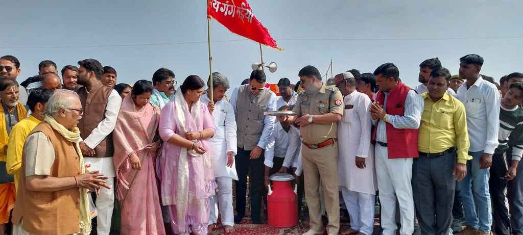 ककोड़ा मेला के शुभारंभ मौके पर ककोड़ा देवी मंदिर से झंडी व ज्योति लेकर जाती जिला पंचायत अध्यक्ष