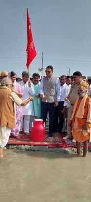 ककोड़ा मेला के शुभारंभ मौके पर ककोड़ा देवी मंदिर से झंडी व ज्योति लेकर जाती जिला पंचायत अध्यक्ष