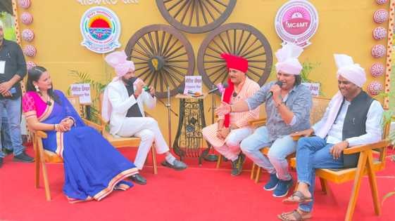 कुरुक्षेत्र। हरियाणवी लोक परिधान में संस्कृति को दर्शाती कलाकार। संवाद कुरुक्षेत्र। हरियाणवी लोक परिधान में संस्कृति को दर्शाती कलाकार। संवाद