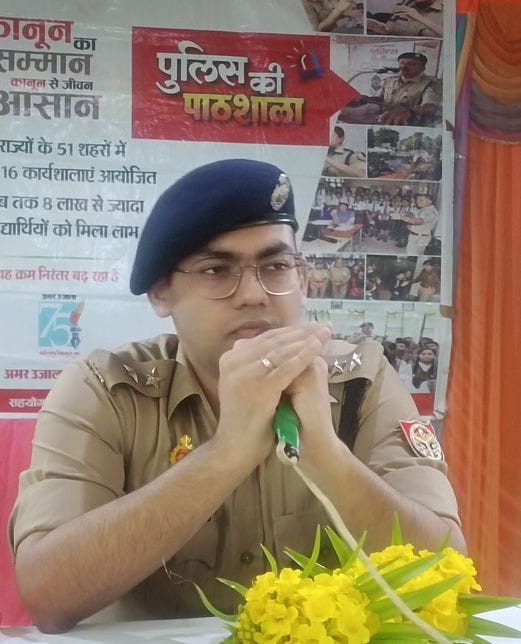 पुलिस की पाठशाला में मौजूद विद्यार्थी। स्रोत: संवाद पुलिस की पाठशाला में मौजूद विद्यार्थी। स्रोत: संवाद