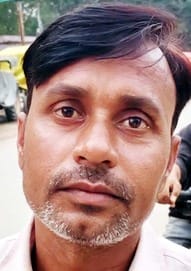 पुवायां मंडी के बाहर धान भरी ट्रालियों की लगी लाइन। संवाद पुवायां मंडी के बाहर धान भरी ट्रालियों की लगी लाइन। संवाद