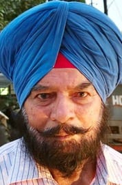 पुवायां मंडी के बाहर धान भरी ट्रालियों की लगी लाइन। संवाद पुवायां मंडी के बाहर धान भरी ट्रालियों की लगी लाइन। संवाद