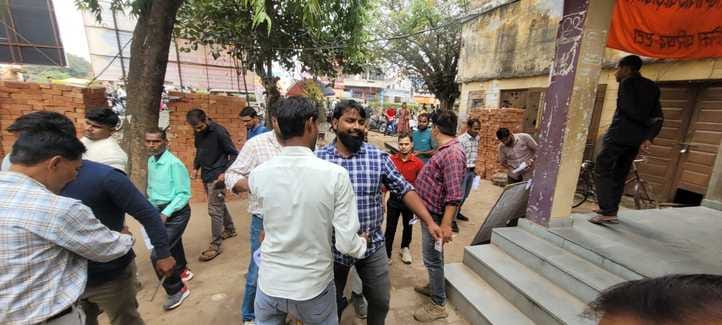 राजकीय इंटर कॉलेज में डीएलएड परीक्षा का निरीक्षण करता सचल दल। स्रोत डायट राजकीय इंटर कॉलेज में डीएलएड परीक्षा का निरीक्षण करता सचल दल। स्रोत डायट