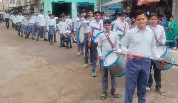 अवागढ़ में रन फॉर यूनिटी में शामिल लोग। संवाद अवागढ़ में रन फॉर यूनिटी में शामिल लोग। संवाद