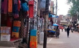 भरवारी स्थित बाजार में बृहस्पतिवार को लगा भीषण जाम। संवाद भरवारी स्थित बाजार में बृहस्पतिवार को लगा भीषण जाम। संवाद