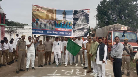 फोटो 30 सरदार वल्लभ भाई पटेल की जयंती पर कलेक्ट्रेट सभागार में शपथ दिलातीं एडीएम। स्रोत प्रशासन
