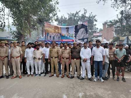 फोटो 30 सरदार वल्लभ भाई पटेल की जयंती पर कलेक्ट्रेट सभागार में शपथ दिलातीं एडीएम। स्रोत प्रशासन