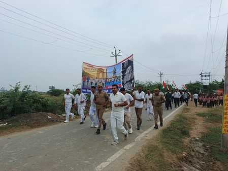 फोटो 30 सरदार वल्लभ भाई पटेल की जयंती पर कलेक्ट्रेट सभागार में शपथ दिलातीं एडीएम। स्रोत प्रशासन