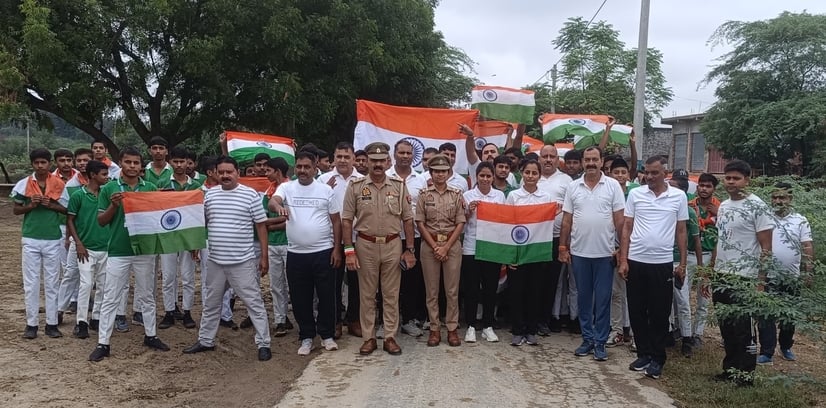 फोटो 30 सरदार वल्लभ भाई पटेल की जयंती पर कलेक्ट्रेट सभागार में शपथ दिलातीं एडीएम। स्रोत प्रशासन