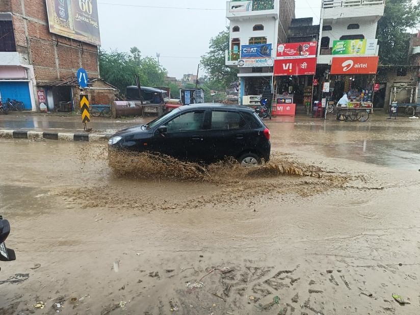 इंदरपुर क्षेत्र में बारिश और हवा के चलते गिरी धान की खड़ी फसल।संवाद इंदरपुर क्षेत्र में बारिश और हवा के चलते गिरी धान की खड़ी फसल।संवाद