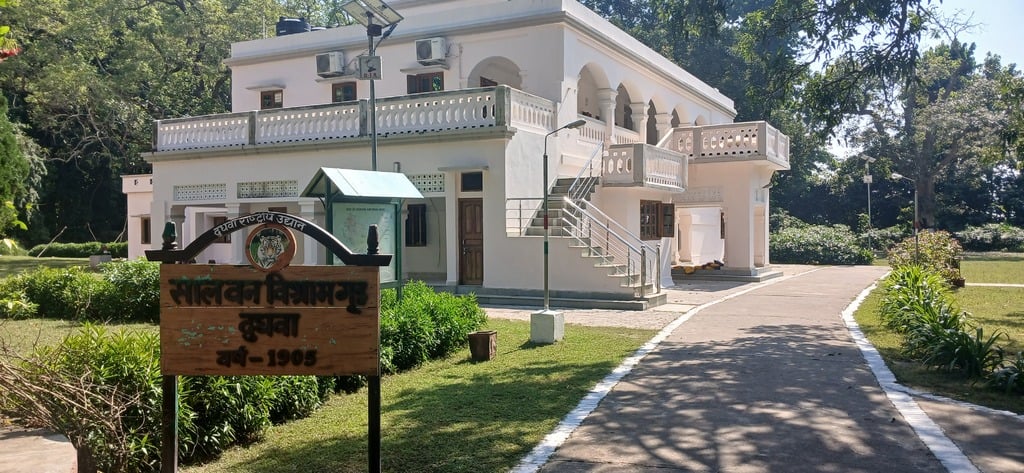 किशनपुर सेंक्चुरी में विचरण करते हिरन। स्रोत : वन विभाग किशनपुर सेंक्चुरी में विचरण करते हिरन। स्रोत : वन विभाग