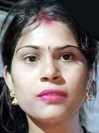 पुवायां के गांव गंगसरा की रेनू की मौत के मामले में जानकारी लेते सीओ। संवाद