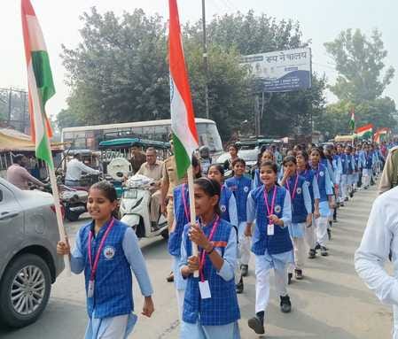 रन फॉर यूनिटी मैराथन में हिस्सा लेते छात्र स्रोत पुलिस