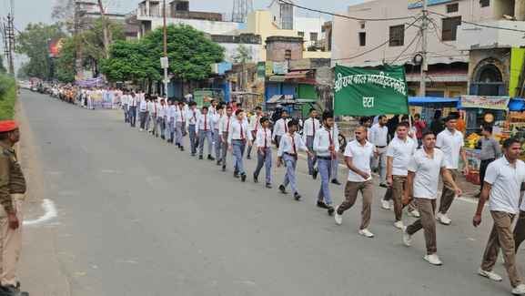 शहर में रन फॉर यूनिटी में शामिल एसएसपी श्याम नारायण सिंह व अन्य पुलिस अधिकारी। संवाद शहर में रन फॉर यूनिटी में शामिल एसएसपी श्याम नारायण सिंह व अन्य पुलिस अधिकारी। संवाद