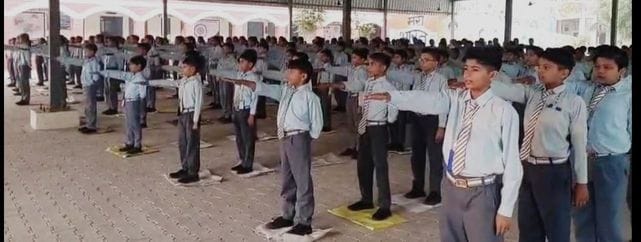 31जेएनडी10: लॉर्ड शिवा स्कूल में नशा नहीं करने के लिए विद्यार्थियों को शपथ दिलवाते हुए। संवाद 31जेएनडी10: लॉर्ड शिवा स्कूल में नशा नहीं करने के लिए विद्यार्थियों को शपथ दिलवाते हुए। संवाद