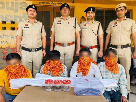 47...रोहतक के जसिया व धामड़ गांव के बीच हुई मुठभेड़ में गोली लगने से घायल साहिल पीजीआई में उपचा 47...रोहतक के जसिया व धामड़ गांव के बीच हुई मुठभेड़ में गोली लगने से घायल साहिल पीजीआई में उपचा