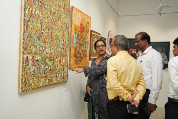 अलीगंज सि्थत क्षेत्रीय ललितकला अकादमी में शुक्रवार को कला यात्रा ग्रुप की ओर से तीन दिवसीय चित्