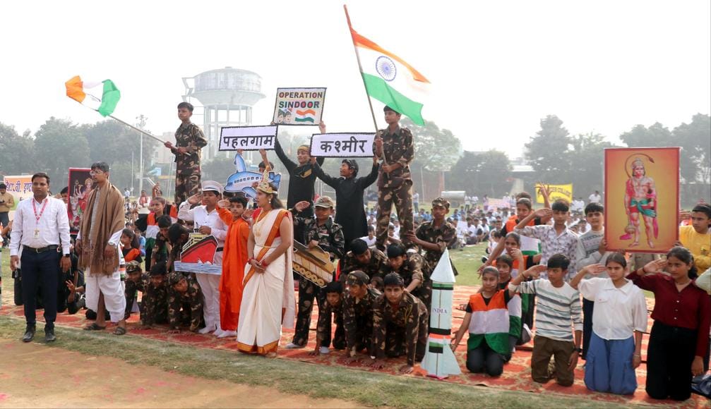 बिजनौर में नेहरू स्टेडियम से सरदार वल्लभभाई पटेल की जयंती पर रन फॉर यूनिटी कार्यक्रम में भाग ले