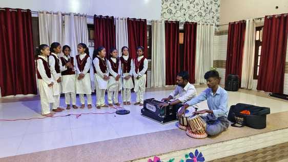 छावनी के फारूका खालसा हाई स्कूल में आयुवर्ग-11 के छात्रों के लिए सांस्कृतिक कार्यक्रम का आयोजन छावनी के फारूका खालसा हाई स्कूल में आयुवर्ग-11 के छात्रों के लिए सांस्कृतिक कार्यक्रम का आयोजन