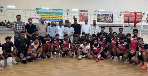 कुरुक्षेत्र। चैंपियनशिप के दौरान प्रतिभागी खिलाड़ियों को प्रोत्साहित करते खेल निदेशक सहित अन्