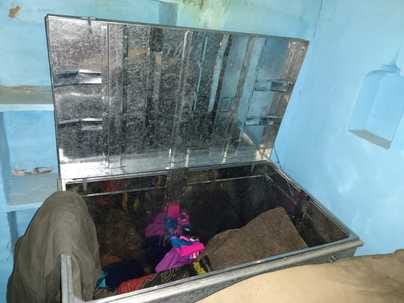 पोस्टमार्टम के बाद गांव पहुचे शव ग़मगीन माहौल मे हुआ अंतिम संस्कार पोस्टमार्टम के बाद गांव पहुचे शव ग़मगीन माहौल मे हुआ अंतिम संस्कार