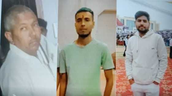 रेवाड़ी-महेंद्रगढ़ रोड पर गांव मूंदी के पास हादसे के बाद क्षतिग्रस्त कार-बाइक। संवाद