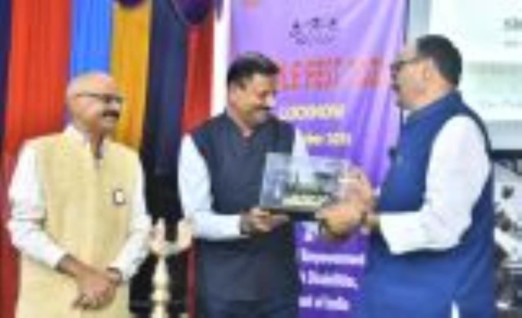 दिव्यांगजनों के बनाए बेकरी उत्पादों, हस्तशिल्प व कलाकृतियों ने प्रदर्शनी की रौनक में चार चांद ल