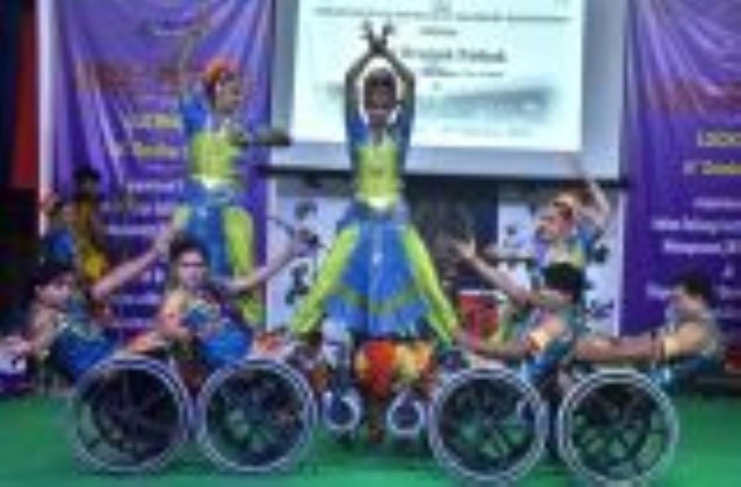 दिव्यांगजनों के बनाए बेकरी उत्पादों, हस्तशिल्प व कलाकृतियों ने प्रदर्शनी की रौनक में चार चांद ल