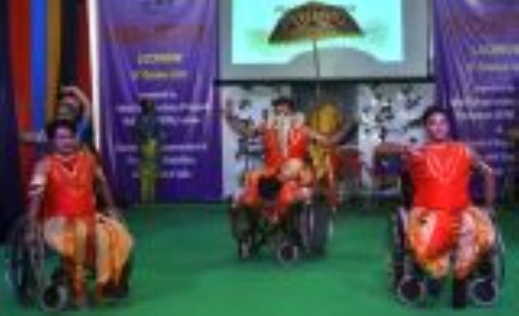 दिव्यांगजनों के बनाए बेकरी उत्पादों, हस्तशिल्प व कलाकृतियों ने प्रदर्शनी की रौनक में चार चांद ल