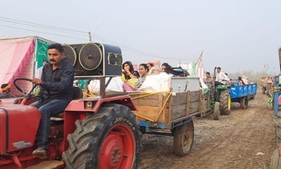 बिजनौर में गंगा स्नान मेले में लगा झूला। संवाद बिजनौर में गंगा स्नान मेले में लगा झूला। संवाद
