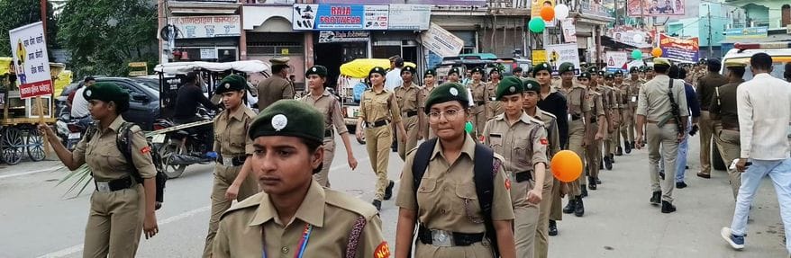 फोटो-06-छात्रों की निकाली गई यातायात जागरुकता रैली। संवाद