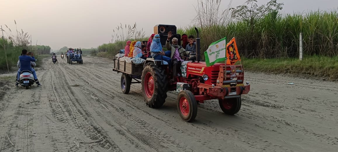 गंगा घाट पर स्नान करते श्रद्धालु स्रोत संवाद गंगा घाट पर स्नान करते श्रद्धालु स्रोत संवाद