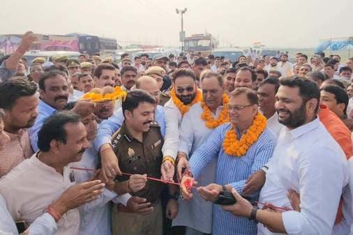 गंगा घाट पर तैनात नाविक स्रोत संवाद गंगा घाट पर तैनात नाविक स्रोत संवाद
